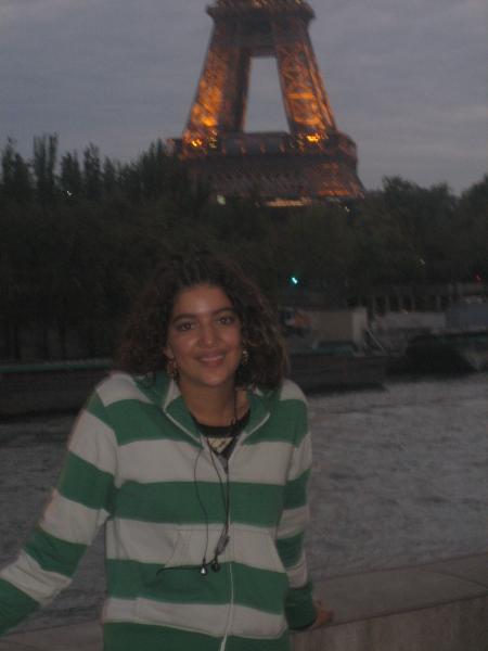 voilla ma petit soeur a paris me franchemen elle a regraite me elle a aime chatre